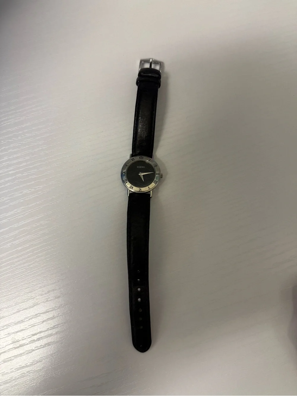 Gucci Black Leather Strap Silver-Tone Roman Dial Women's Watch 3000L